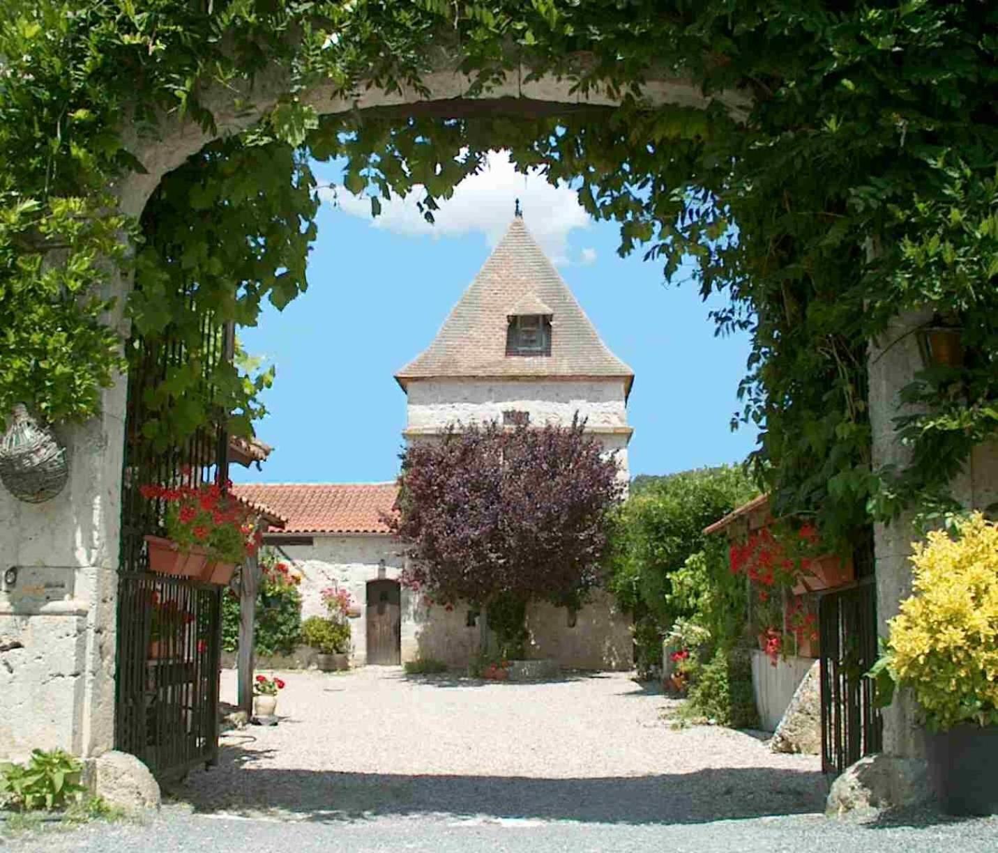 Отель Domaine De Villot Sainte-Colombe-de-Villeneuve Экстерьер фото